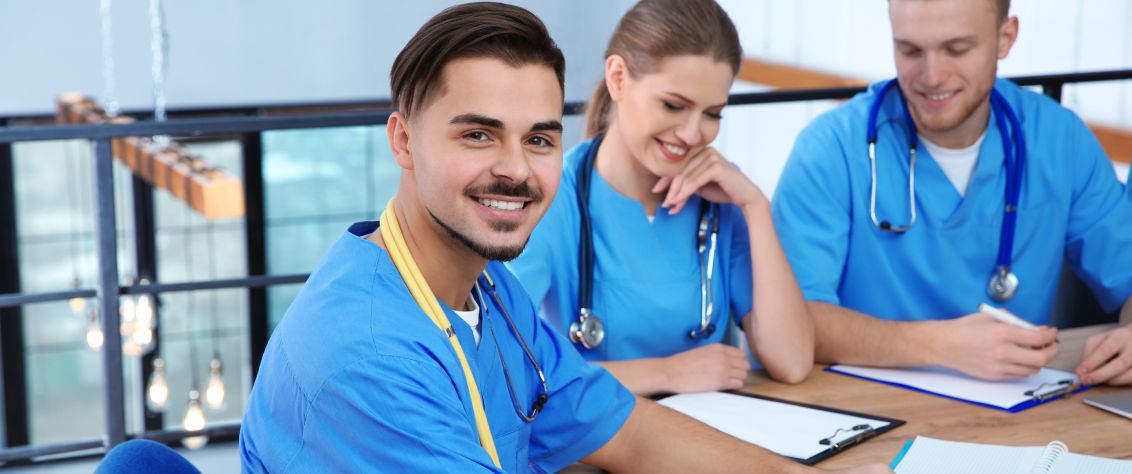The Benefits of Attending a Nurse Assistant School
